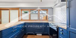 Spacious Townhouse with Washer/Dryer and Central AC Gallery 9