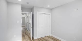 23 E SILVER Street Gallery 10