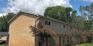 Spacious, affordable two bedroom townhouse in a great location in Charlotte! Gallery 3