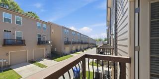Stylish 3bd 3.5bath townhome for rent in the highly desirable Vermillion Gallery 23