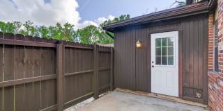 Spacious & Exciting Townhome style Condo Gallery 25