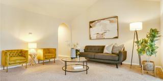 625 North Jackson Avenue Gallery 1