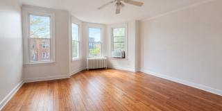 Trendy 2BR Renovated Apartment with Parking Gallery 1