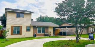 Charming 3 Bedrooms 2 Bathrooms House near I-37 and Downtown Gallery 1