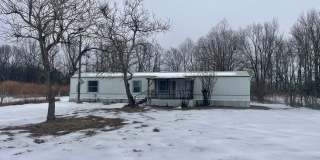 Country living with spacious front and backyard - 3 beds/ 2bath available now Gallery 1