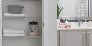 Essex Luxe Apartments Gallery 21