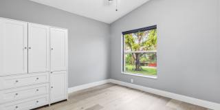 1717 SW Burlington Street Gallery 20