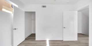 1158 W. 38th St Gallery 34