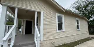 Corner-Lot Home in Denver Heights, Near I-10 – Move-In Ready with Spacious Yard & Updates Gallery 5
