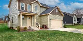 Fantastic Home with Fireplace Open Kitchen with Granite Countertops and Glassdoor Shower Gallery 1