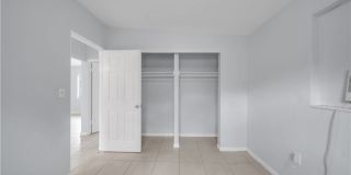 1527 Gardenia Avenue Gallery 19