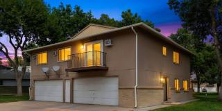 Charming 2BR Townhome w/ Attached Garage in Prime Lakewood Location! Gallery 1