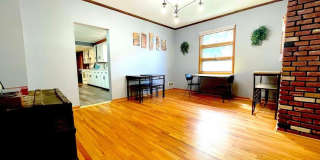137 Oakland Street Gallery 16