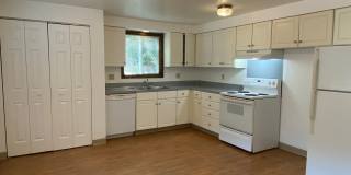 Four Bedroom Home Near Campus Gallery 3