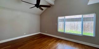 Charming single family home on peaceful canal Gallery 7