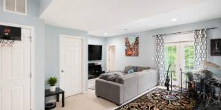 25565 America Square Gallery 21