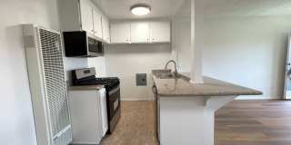 15925 Victory Blvd. Gallery 9