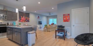 Spacious 4-Bedroom, 3-Story Townhome for Students - FURNISHED Gallery 16
