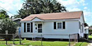 1710 Iberia Street Gallery 1