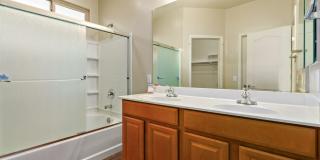 Attractive 3 bed, 2 bath home Gallery 19