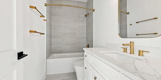GORGEOUS Like NEW 4/3.5 CUSTOM TOWNHOME Gallery 28