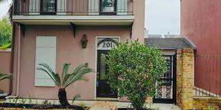 Spacious 3BR Townhome with Private Courtyard in Lafayette Gallery 1