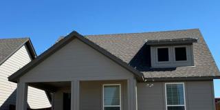 3/2/2 BEAUTIFUL HOME with CUSTOM FEATURES / FIREPLACE Gallery 1