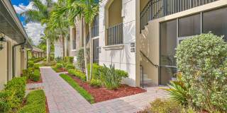 **2 + Den Condo - 1 Car garage - Fully Furnished - Short Term Lease (5.11 - 11.30) ** Gallery 3