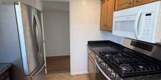 Spacious 2-Bed, 2-Bath Home in the Heart of Burbank! Gallery 31