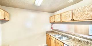 Three Bedroom Apartment with Spacious Dining and Living Area Gallery 6