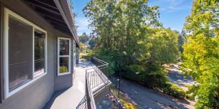 Spacious 4-Bedroom Puyallup Home | Two Kitchens & Lower-Level Suite with Separate Entrance Gallery 1