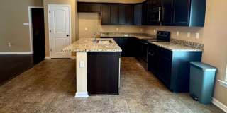 3BD/2BA House for Lease in Magnolia Lakes - Close to LSU Gallery 9