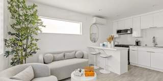 7076 Park Manor Gallery 3