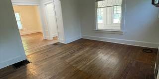 Spacious Home Near U-M | Large Bedrooms, Porches & In-Unit Laundry Spacious Home Near U-M | Large Bedrooms, Porches & In-Unit Laundry Gallery 9