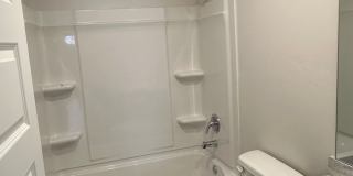 Preleasing Now! Spacious 3-Bed, 2-Bath Home in Yukon Gallery 15
