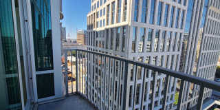 Modern Corner Unit 1BR Condo in Midtown with Skyline Views Gallery 12
