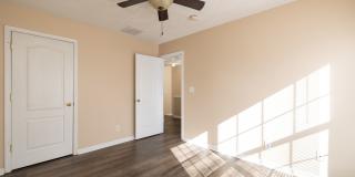 charming 3-bedroom, 2.5-bathroom townhome Gallery 23