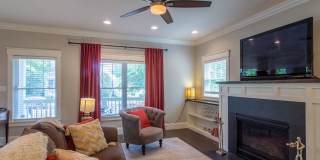 Great cottage house just off Ellington Pkwy-close to downtown! Gallery 6