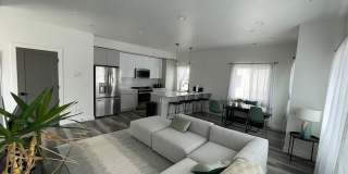 Stunning 2 Bed 2.5 Bath Townhome! Gallery 5