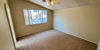 Gorgeous 3Bed/2.5Bath, 2-Story home located in Summerlin Gallery 20