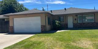 4 Bed with Pool! Gallery 1