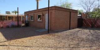 Charming Bungalow Guest House with utilities in Central Tucson Gallery 1