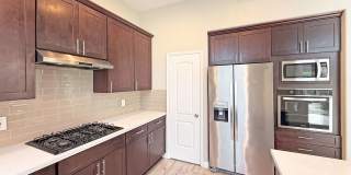 SD: Spacious 3BD/3BA Home in University City with Community Pool, Backyard Patio & 2-Car Garage Gallery 1