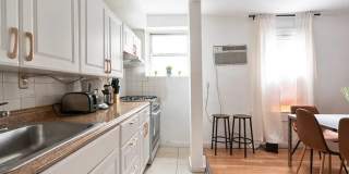 370 8th Ave Gallery 12