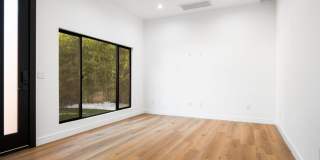 Charming 1BR Duplex in Woodland Hills Gallery 13