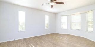 Modern 4-Bedroom House Near Leon Valley Gallery 11