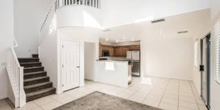 2 Story with Vaulted Ceiling and All Kitchen Appliances Gallery 10