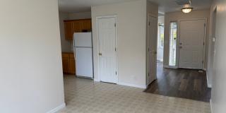 2 bedroom 1 bath duplex with garage! Gallery 8