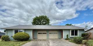 Charming 2 Bedroom Duplex With Fenced Yard In Quiet Neighborhood! Gallery 1