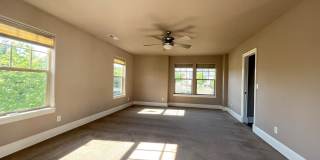 Stunning Corner Home in King City with Washer/Dryer Included, Private Courtyard! Gallery 21